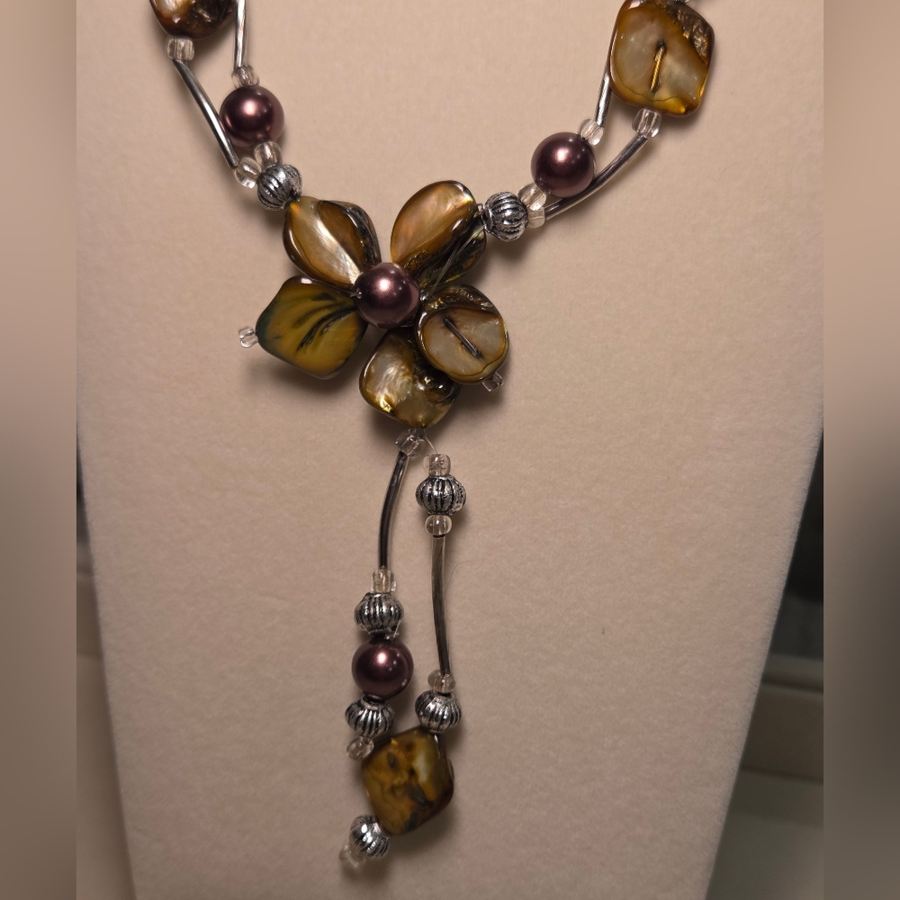 Handmade Shell & Pearl Flower Necklace - Picture 2 of 3